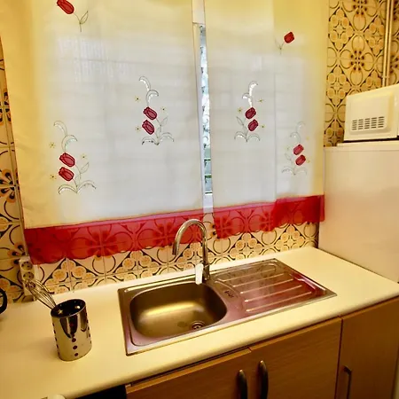 V&v Lloret: Garden With Pool, 150m From Canyelles *