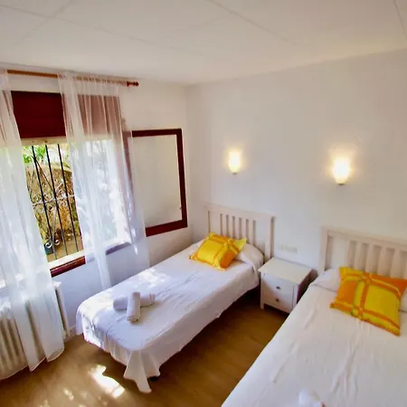 V&v Lloret: Garden With Pool, 150m From Canyelles *