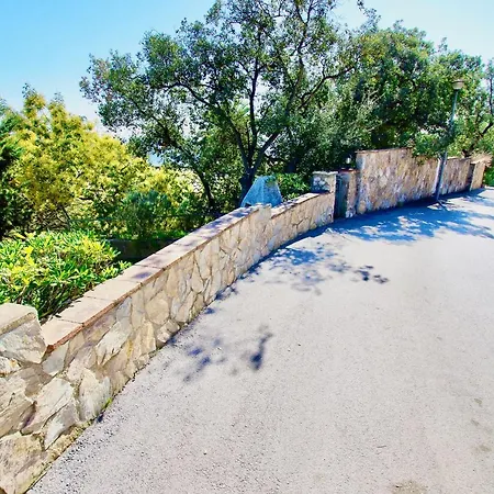 V&v Lloret: Garden With Pool, 150m From Canyelles