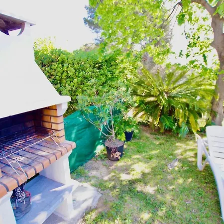 V&v Lloret: Garden With Pool, 150m From Canyelles *
