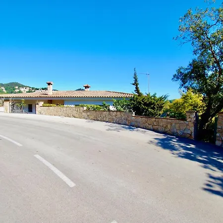 V&v Lloret: Garden With Pool, 150m From Canyelles *
